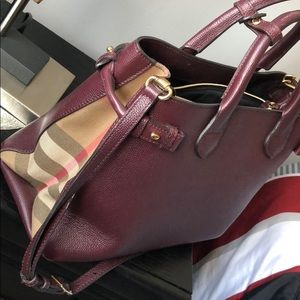 Burberry purse
